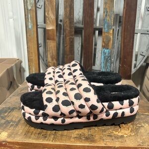 UGG Maxi Puft Bubble Slide Cheetah Print Women's Sandals US9 Pink Scallop $130